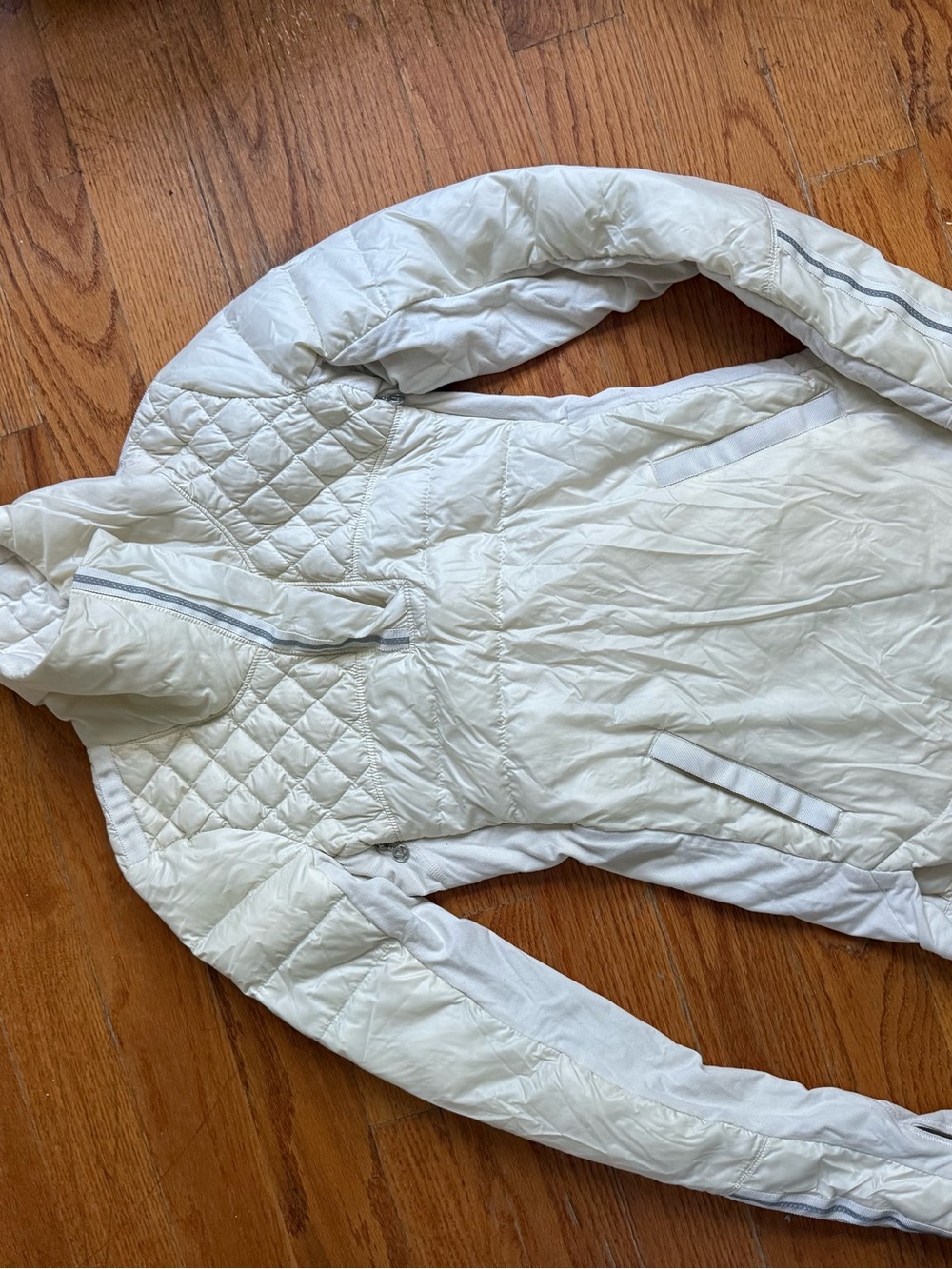 Lululemon White Quilted Women's Puffer Jacket - Lightweight Winter Coat